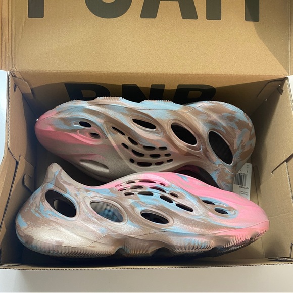 Yeezy Foam RNR MX Sand Size 9 NEW In Box - Picture 9 of 9